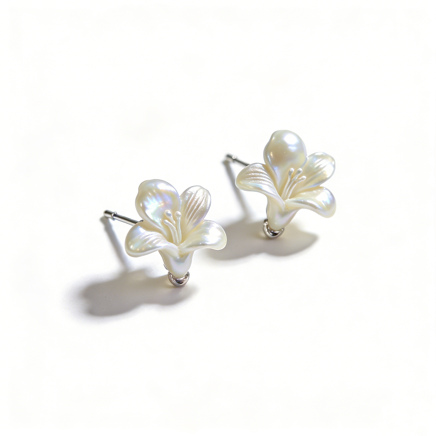 Mother-of-Pearl Flower Stud Earrings